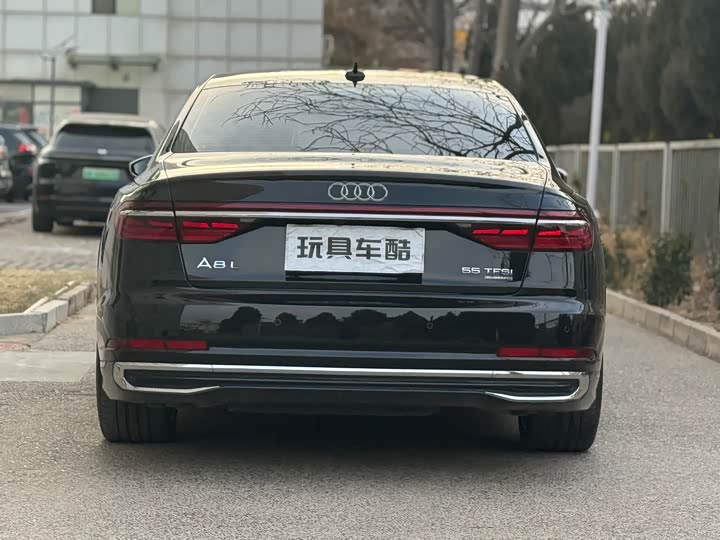 Фото 4 - Audi A8
