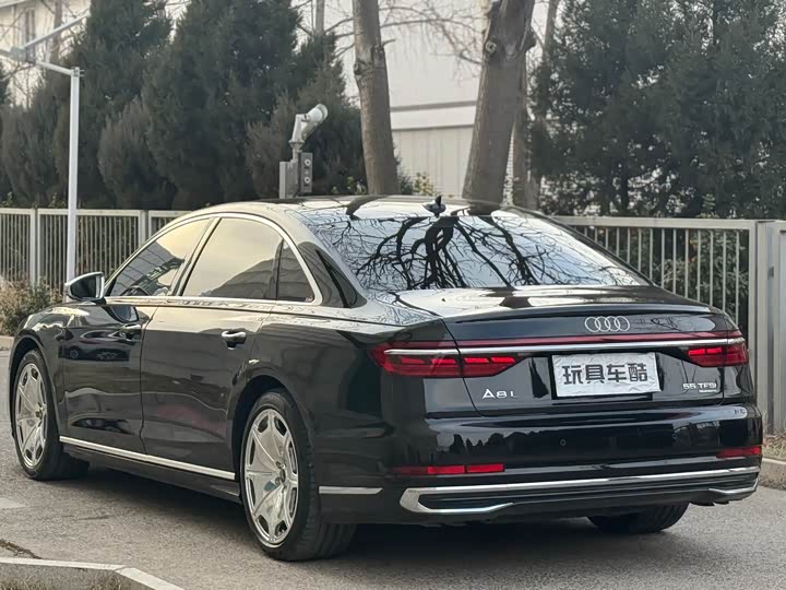 Фото 5 - Audi A8