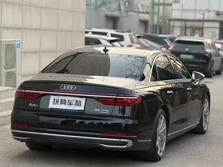 Фото 6 - Audi A8