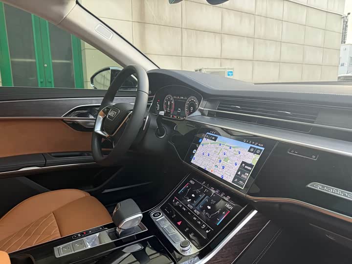 Фото 8 - Audi A8