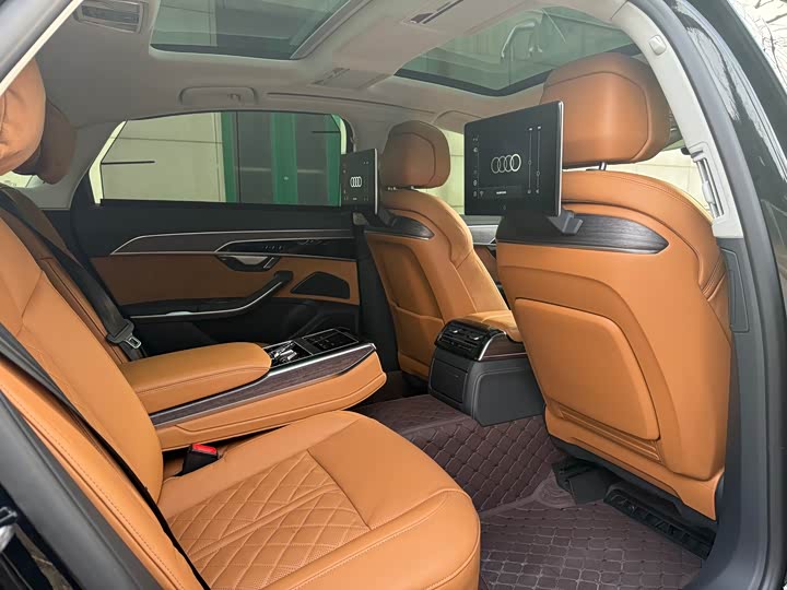 Фото 9 - Audi A8