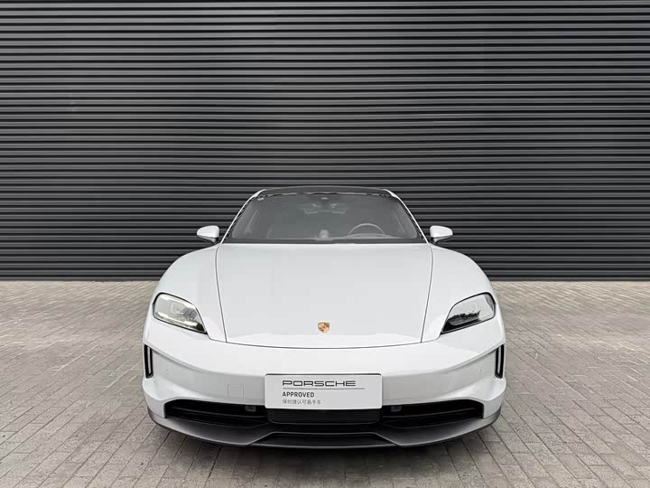 Фото 2 - Porsche Taycan