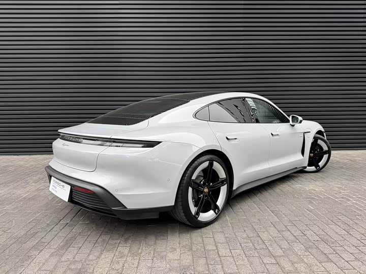 Фото 3 - Porsche Taycan