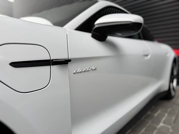 Фото 7 - Porsche Taycan