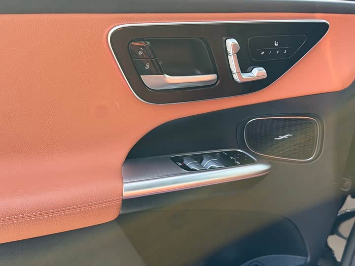 Photo 6 - Mercedes-Benz GLC-Class Hybrid