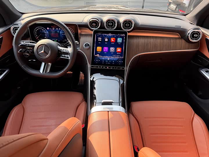 Photo 8 - Mercedes-Benz GLC-Class Hybrid