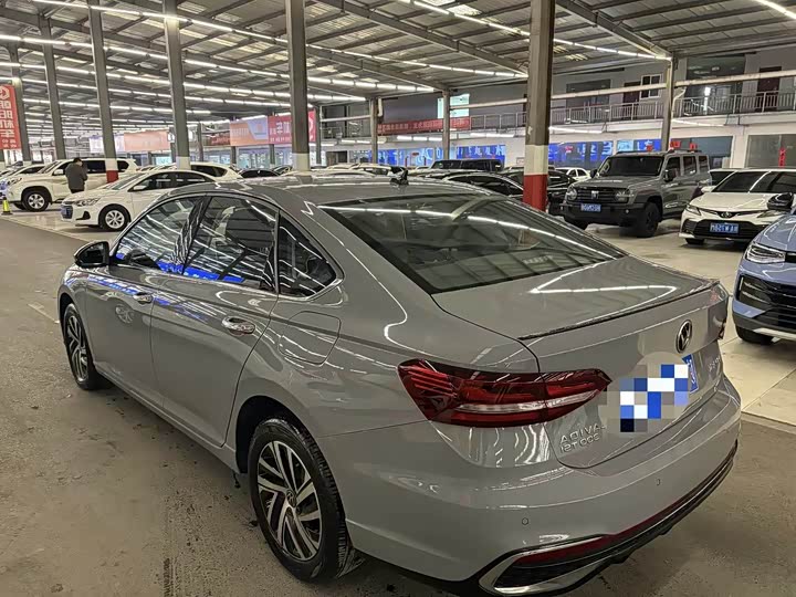 Фото 9 - Volkswagen Lavida