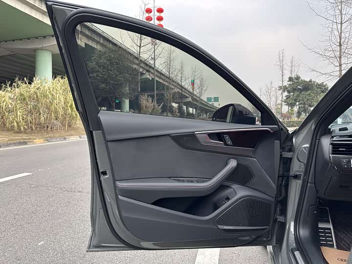 Фото 9 - Audi S4