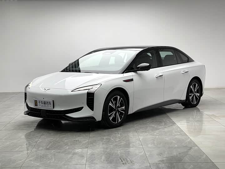 Photo 1 - Hongqi EH7