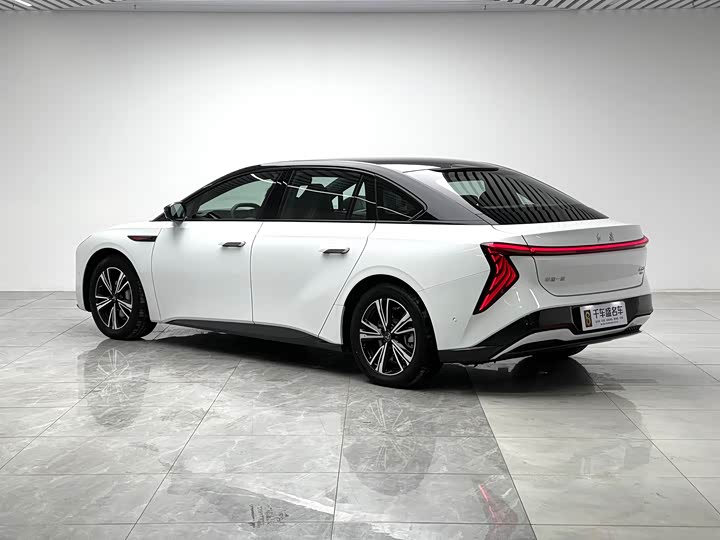 Photo 4 - Hongqi EH7