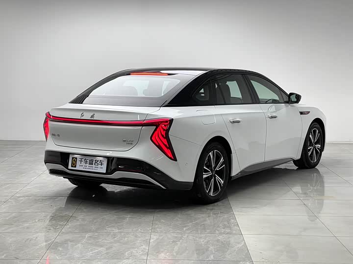 Photo 6 - Hongqi EH7