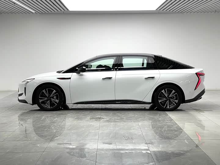 Photo 7 - Hongqi EH7