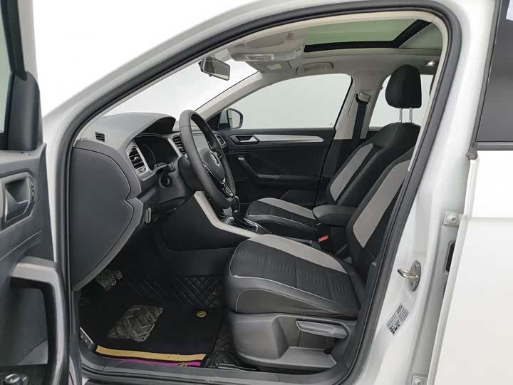 Фото 7 - Volkswagen T-Roc