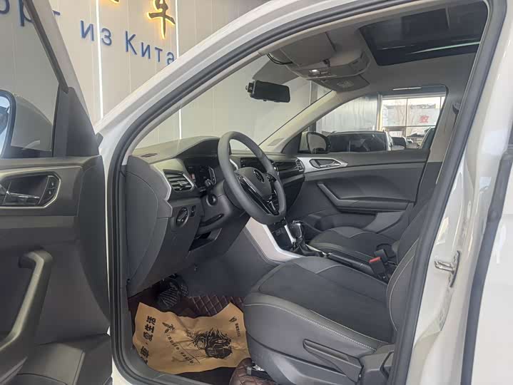 Photo 4 - Volkswagen T-Cross