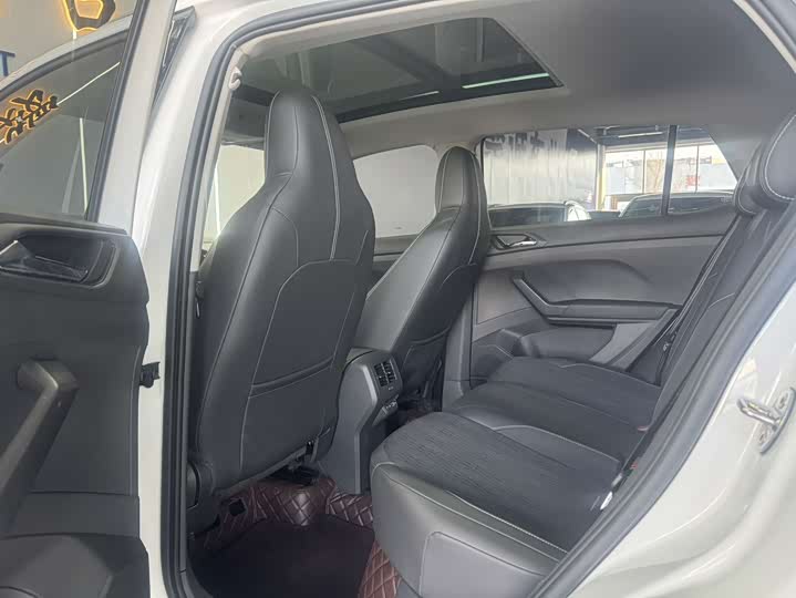 Photo 6 - Volkswagen T-Cross