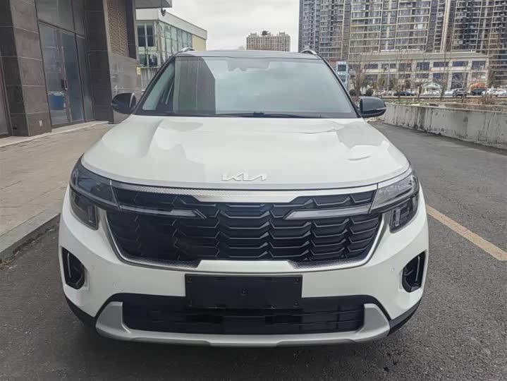 Фото 2 - Kia Seltos