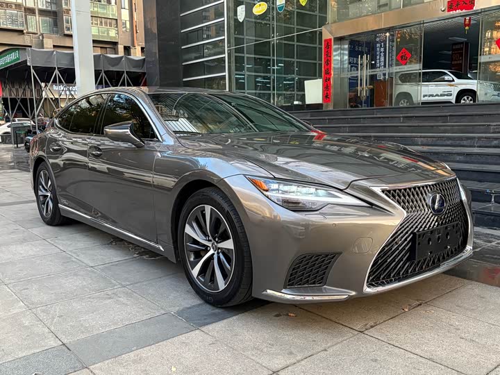 Фото 2 - Lexus LS