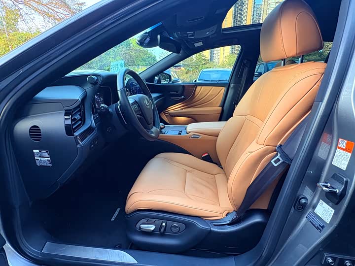 Фото 3 - Lexus LS