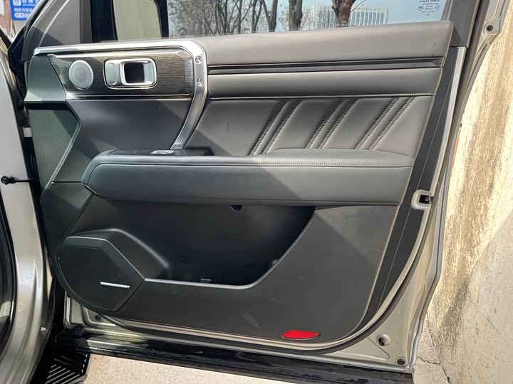 Фото 5 - Tank 400 Hybrid