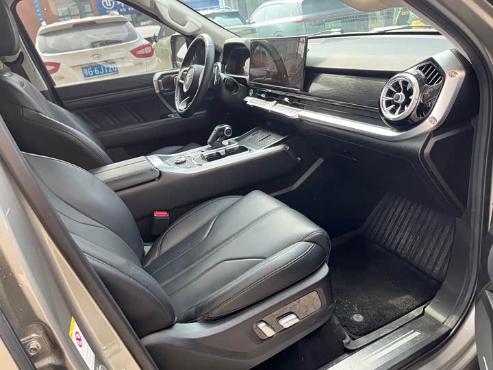 Фото 6 - Tank 400 Hybrid