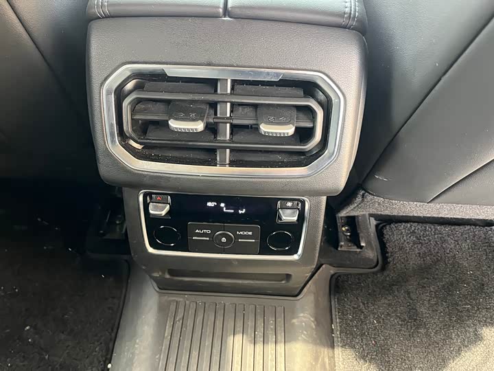 Фото 8 - Tank 400 Hybrid