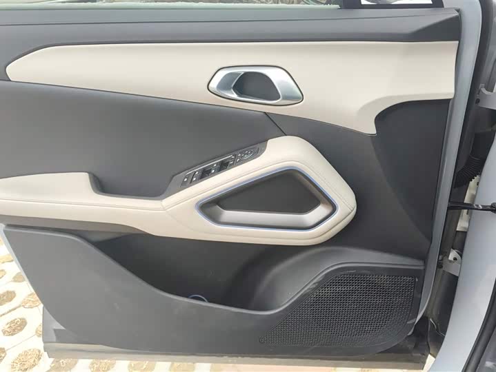 Фото 7 - BYD Yuan Up