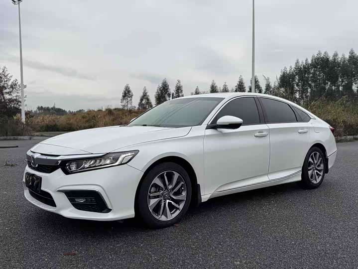 Фото 1 - Honda Inspire