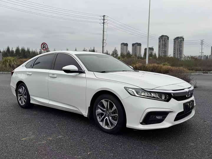 Фото 2 - Honda Inspire