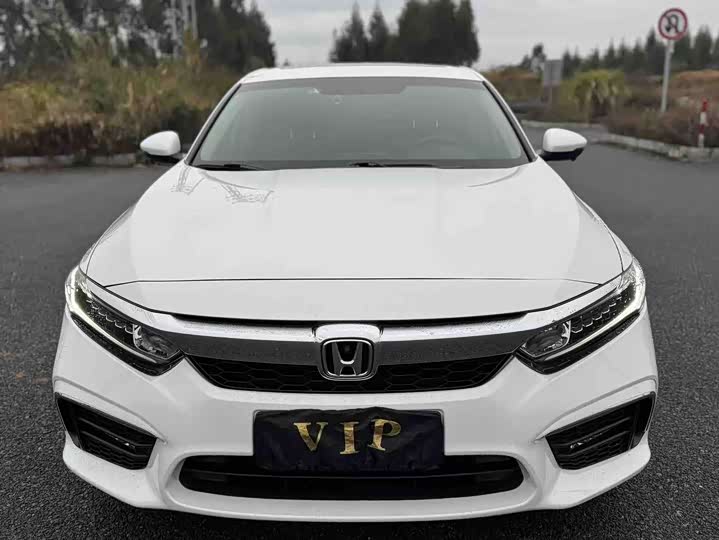 Фото 3 - Honda Inspire