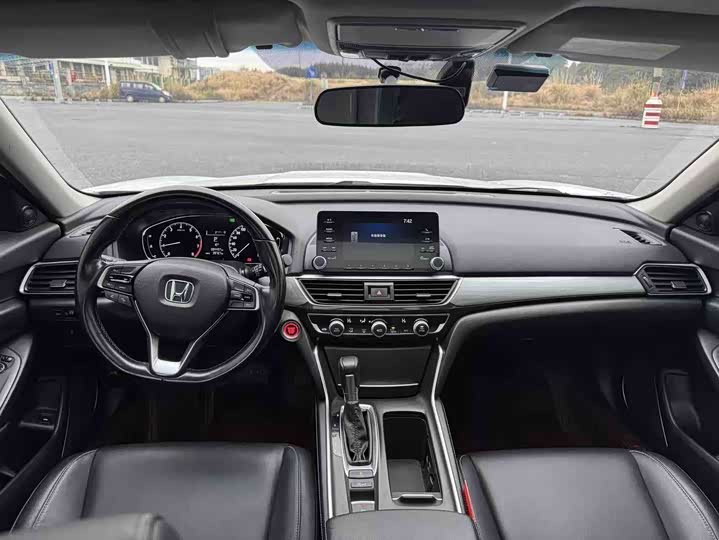 Фото 4 - Honda Inspire