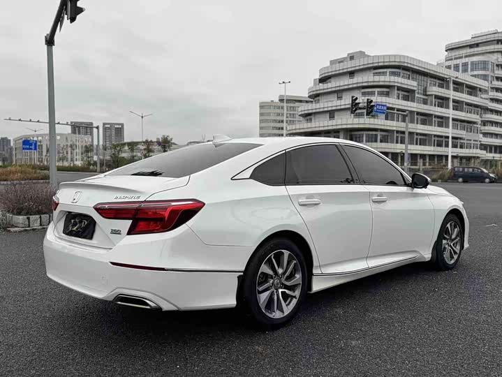 Фото 5 - Honda Inspire