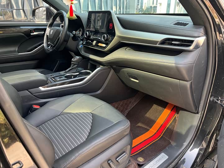 Фото 9 - Toyota Crown Kluger