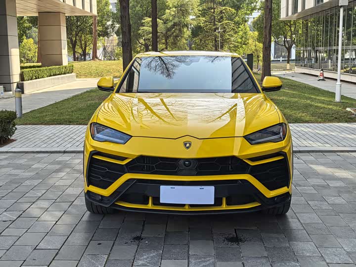 Фото 2 - Lamborghini Urus