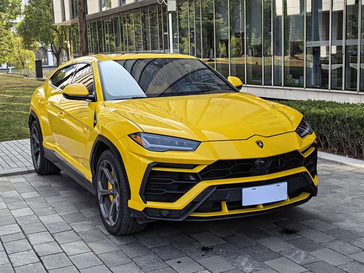 Фото 3 - Lamborghini Urus