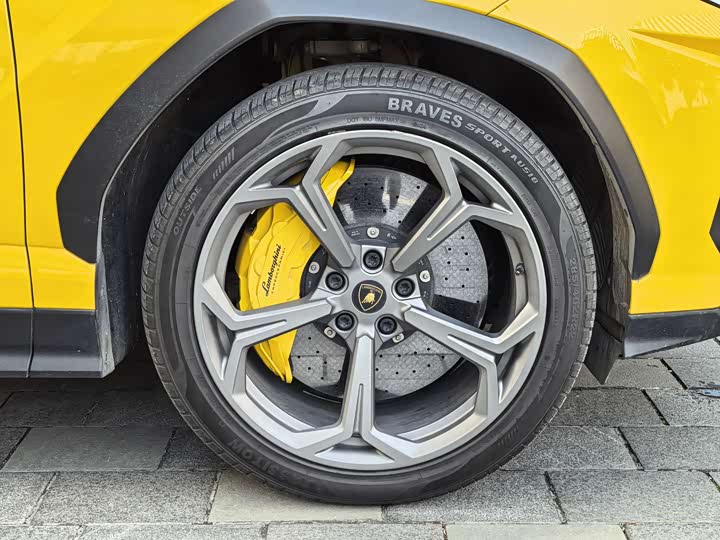 Фото 4 - Lamborghini Urus