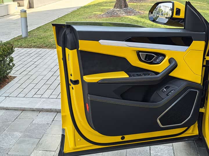 Фото 7 - Lamborghini Urus