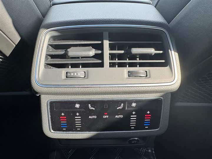 Фото 5 - Audi A6L