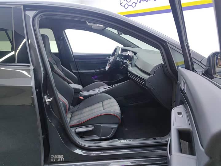 Фото 8 - Volkswagen Golf GTI