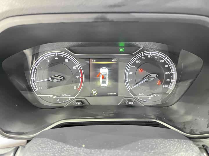 Фото 7 - Geely Vision X6