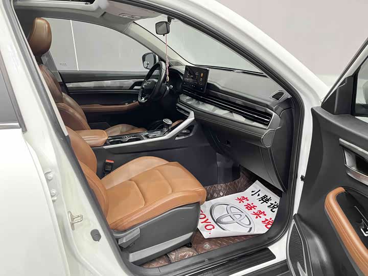 Фото 9 - Geely Vision X6