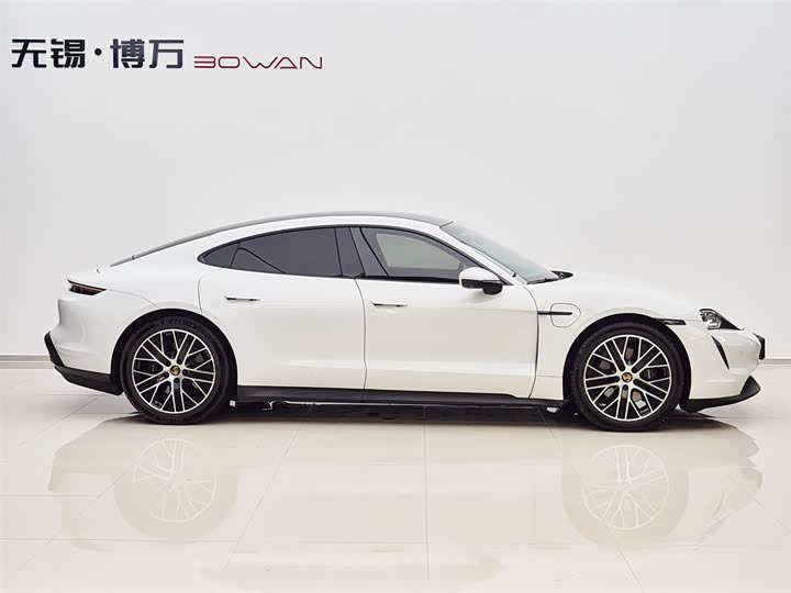 Photo 3 - Porsche Taycan