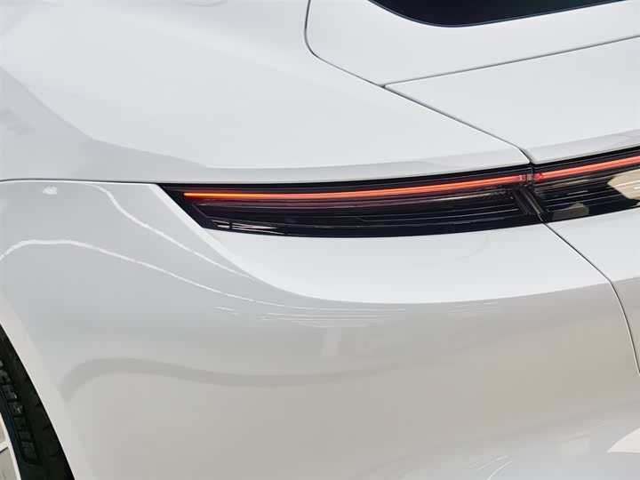 Photo 4 - Porsche Taycan