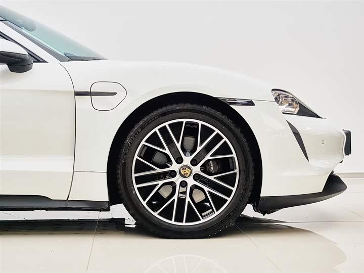 Photo 6 - Porsche Taycan