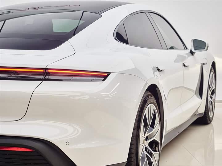 Photo 8 - Porsche Taycan