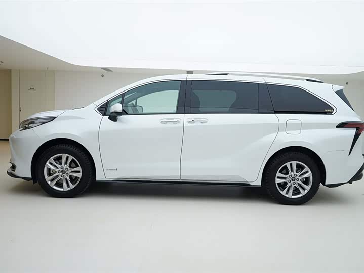 Фото 3 - Toyota Sienna