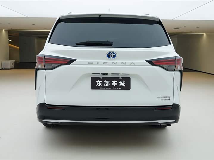 Фото 4 - Toyota Sienna