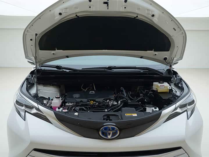 Фото 7 - Toyota Sienna