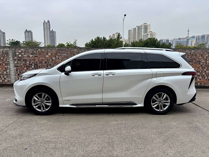Фото 4 - Toyota Sienna