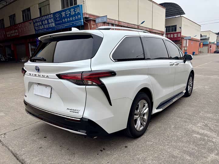 Фото 5 - Toyota Sienna