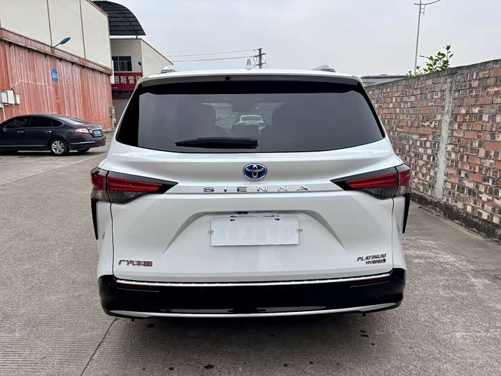 Фото 6 - Toyota Sienna